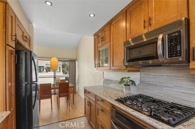 Detail Gallery Image 9 of 24 For 27070 Hidaway Ave #5,  Canyon Country,  CA 91351 - 2 Beds | 1/1 Baths