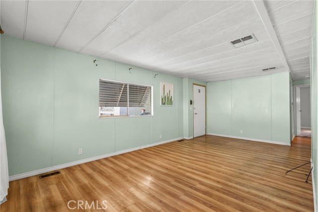 21001 Plummer Street, Chatsworth CA: https://media.crmls.org/medias/41e705d3-6917-4440-9277-10ebf86765ec.jpg