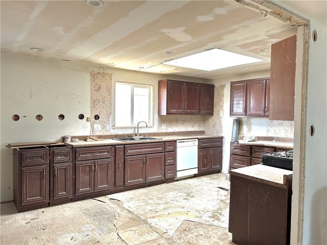 Detail Gallery Image 2 of 10 For 21801 Mesquite, California City,  CA 93505 - 3 Beds | 2 Baths