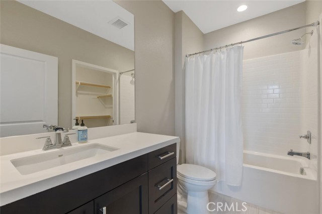 Detail Gallery Image 21 of 47 For 25124 Limetree Ln, Canyon Country,  CA 91387 - 2 Beds | 2/1 Baths
