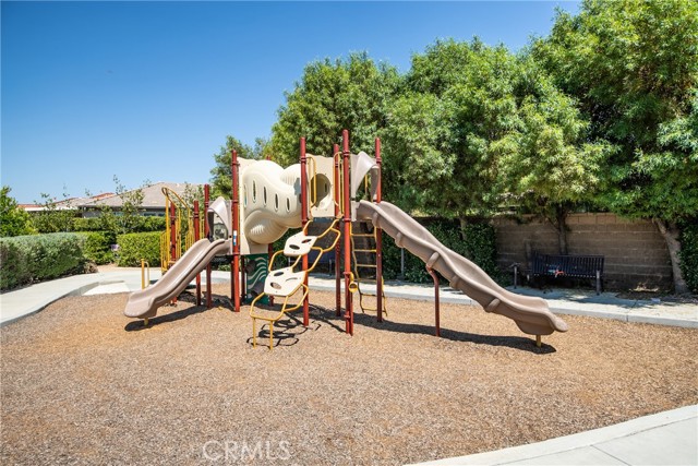 216 Colonial Drive, Calimesa CA: https://media.crmls.org/medias/41e8afb0-90aa-46b6-8cc8-24df5874c45c.jpg