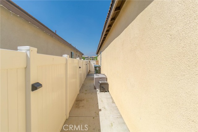561 Yukon Rd, Rialto, CA 92377 photo 26