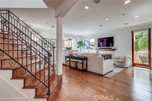 Detail Gallery Image 22 of 53 For 1902 Marshallfield Ln a,  Redondo Beach,  CA 90278 - 4 Beds | 3/1 Baths