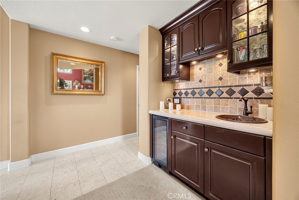https://media.crmls.org/medias/41e9ff45-1bc2-4d23-bc5a-aebd3947ea14.jpg?preset=X-Large