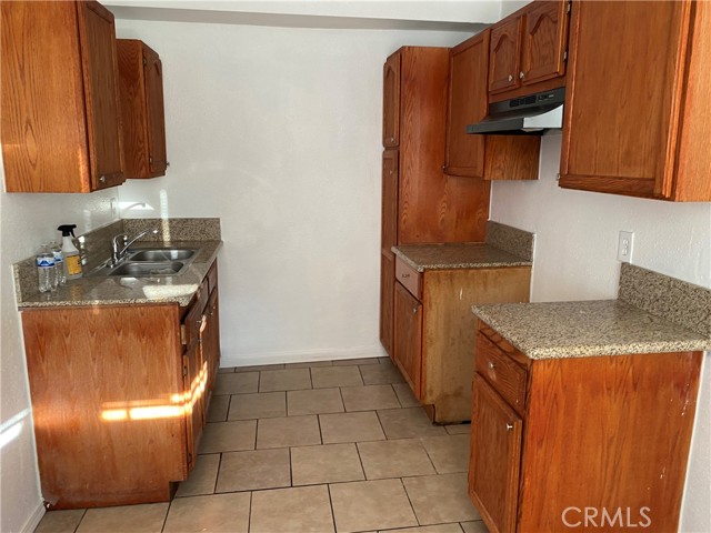 Detail Gallery Image 3 of 9 For 170 Olive, San Bernardino,  CA 92408 - 2 Beds | 1 Baths