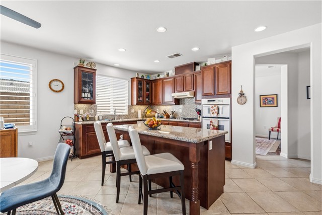 Detail Gallery Image 11 of 64 For 520 Olazabal, Hemet,  CA 92545 - 3 Beds | 3 Baths