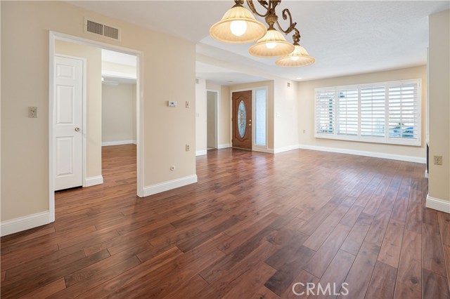 Detail Gallery Image 6 of 32 For 19322 Flowers Ct, Newhall,  CA 91321 - 2 Beds | 2 Baths