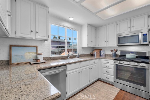 Detail Gallery Image 5 of 20 For 515 S Broadway #B,  Redondo Beach,  CA 90277 - 2 Beds | 2/1 Baths