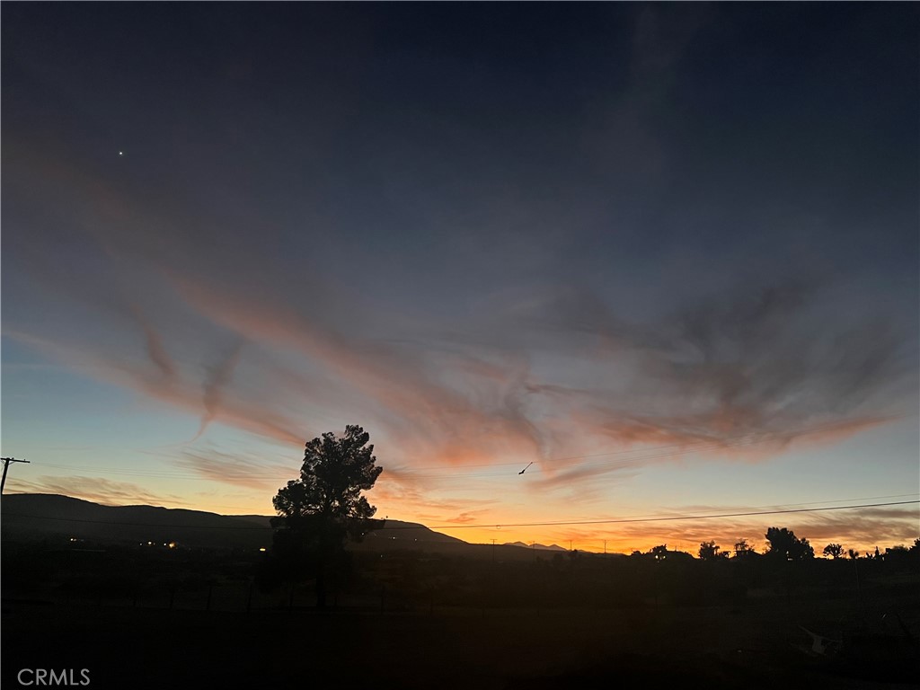 https://media.crmls.org/medias/41ed3dbe-52c6-491e-8e7f-36493602b180.jpg?preset=X-Large