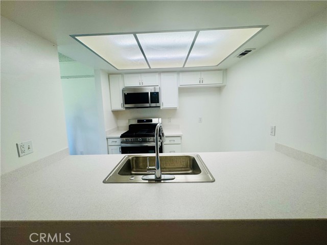 5484 Dobbs Street, Los Angeles CA: https://media.crmls.org/medias/41ed6c12-bb9a-46e2-bb1a-43b4baff3516.jpg