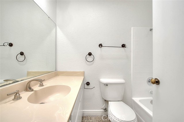7711 Cartilla Avenue, Fontana CA: https://media.crmls.org/medias/41ee0586-6fa2-45f4-9271-023cb121f906.jpg