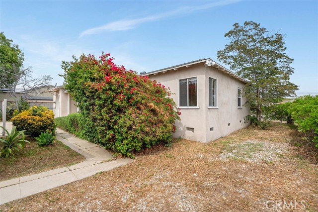 9933 Norwich Avenue, Mission Hills (San Fernando) CA: https://media.crmls.org/medias/41ef2bc6-bde3-4719-a2db-3162a0a54fd3.jpg