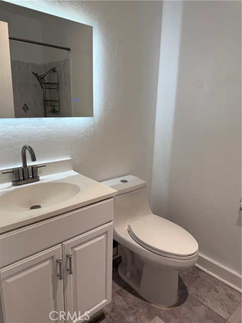 Detail Gallery Image 7 of 12 For 1056 Cabrillo Park Dr #G,  Santa Ana,  CA 92701 - 2 Beds | 1 Baths