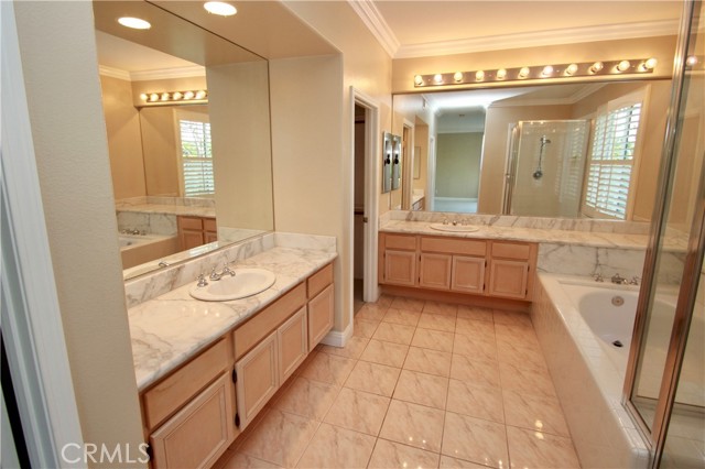 Detail Gallery Image 15 of 31 For 11 Pienza, Irvine,  CA 92606 - 5 Beds | 3 Baths