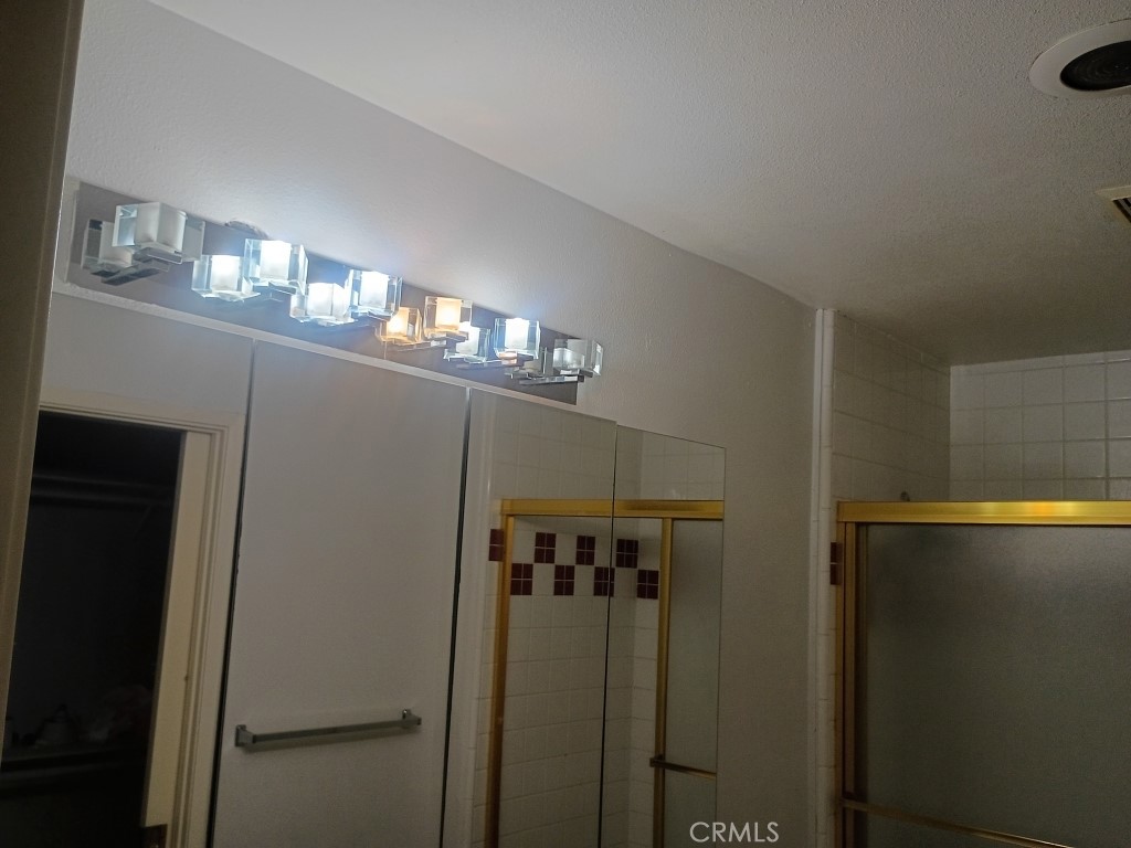 https://media.crmls.org/medias/41f0d560-6e2e-46ad-bb0f-088f761dfda7.jpg?preset=X-Large