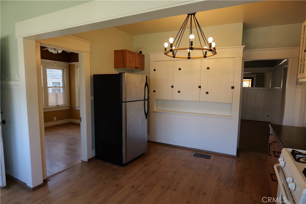 https://media.crmls.org/medias/41f1e474-0c9b-4a41-a094-4a0f70f6414d.jpg?preset=X-Large