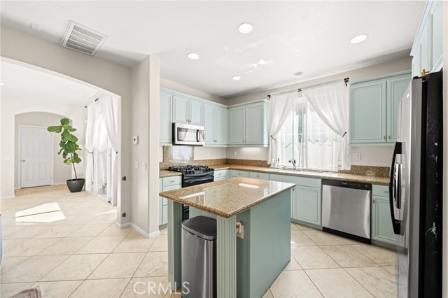 27620 Desert Gold Court, Murrieta CA: https://media.crmls.org/medias/41f1fe53-8fe1-4b9c-8256-4fa426b2928d.jpg