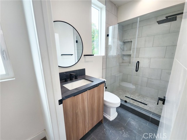 Detail Gallery Image 9 of 12 For 11257 Tiara St #1/2,  North Hollywood,  CA 91601 - 4 Beds | 3/1 Baths