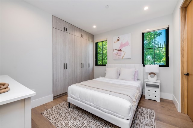 Detail Gallery Image 46 of 48 For 5517 Allott Ave, Sherman Oaks,  CA 91401 - 5 Beds | 6 Baths