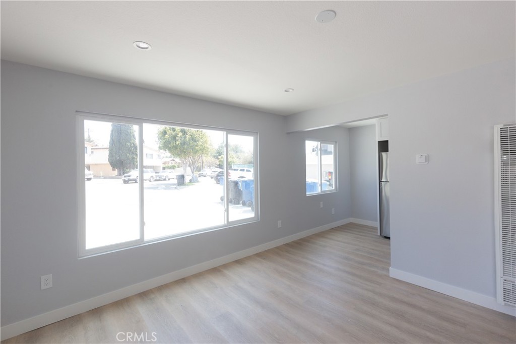 MLS #OC25271201 image #5