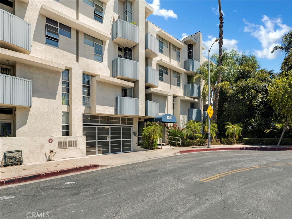 5350 White Oak Avenue #114