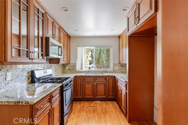 Detail Gallery Image 9 of 25 For 909 E Garfield #3,  Glendale,  CA 91205 - 2 Beds | 2 Baths