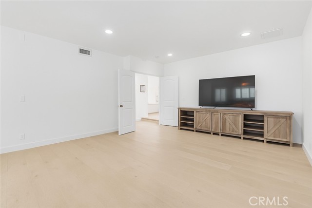 Image 22 of 39 For 23760 Oakfield Road