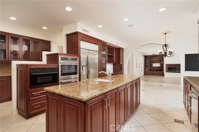 6471 Frampton Circle, Huntington Beach CA: https://media.crmls.org/medias/41f486b3-5a9e-44f7-a7d5-87fdfeed2a05.jpg