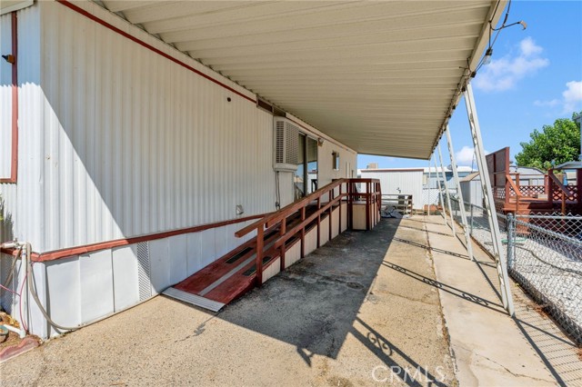 11414 Serra Rd, Apple Valley CA: https://media.crmls.org/medias/41f501c9-4222-465b-9e58-8d75e928f310.jpg