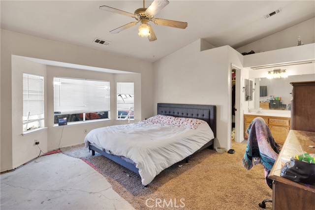 27818 Hummingbird Lane, Helendale CA: https://media.crmls.org/medias/41f57317-b93c-4d99-b593-3ed051addf18.jpg