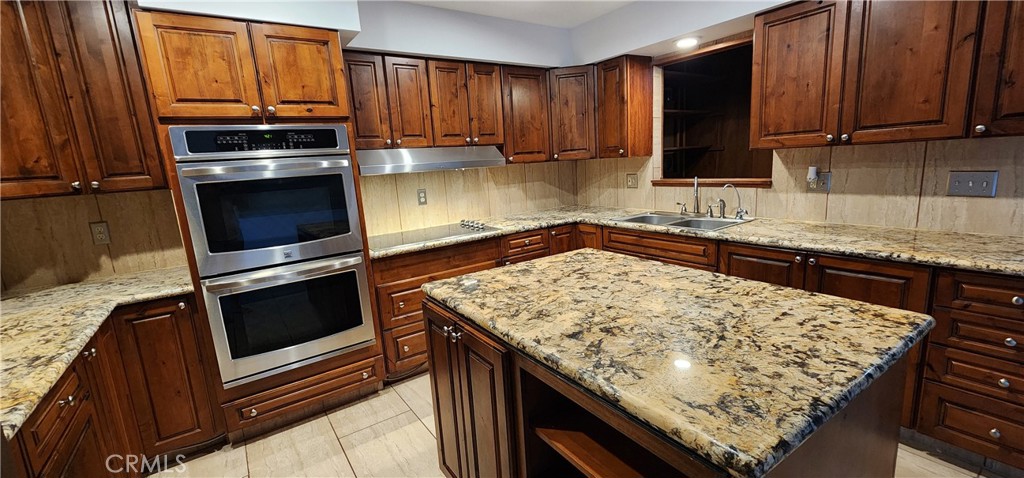 MLS #OC25246582 image #9