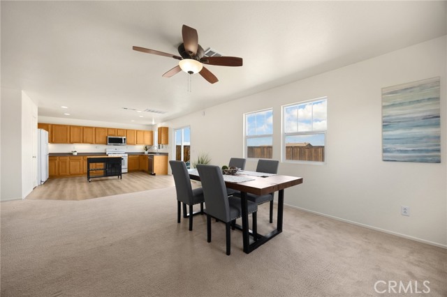 Detail Gallery Image 7 of 32 For 17024 Mastodon Pl, Victorville,  CA 92394 - 4 Beds | 2/1 Baths