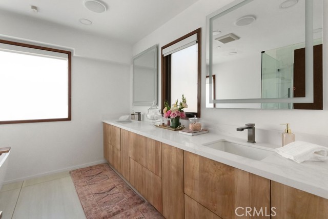 428 21st Place, Manhattan Beach, California 90266, 3 Bedrooms Bedrooms, ,2 BathroomsBathrooms,Residential,Sold,21st,SB23125584