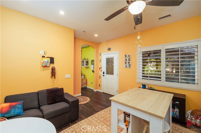 Detail Gallery Image 4 of 75 For 4133 Rogers Ln, Spring Valley,  CA 91977 - 4 Beds | 4 Baths