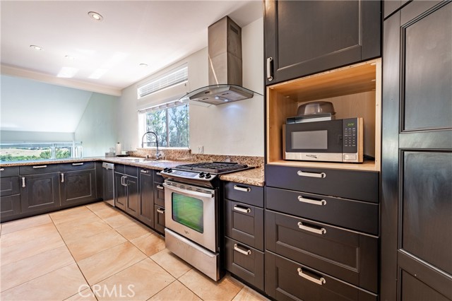 8665 Valley Circle Boulevard, West Hills CA: https://media.crmls.org/medias/41f73d8a-0665-4d98-8008-b9a723db03a4.jpg