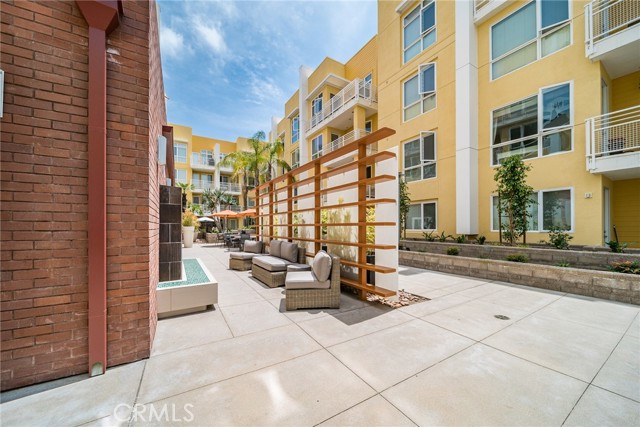 21301 Erwin Street, Woodland Hills CA: https://media.crmls.org/medias/41f817be-7627-482c-946a-f251de1fca19.jpg