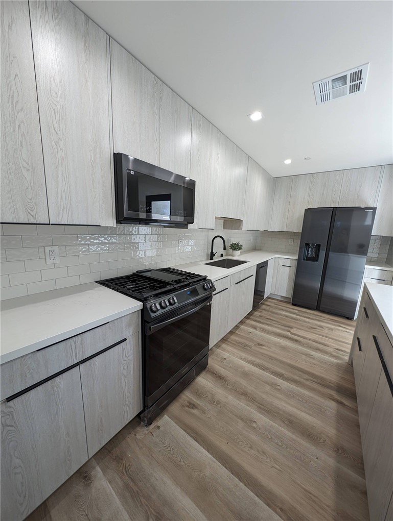 Detail Gallery Image 3 of 12 For 2026 Federal Ave #1,  Los Angeles,  CA 90025 - 1 Beds | 1 Baths