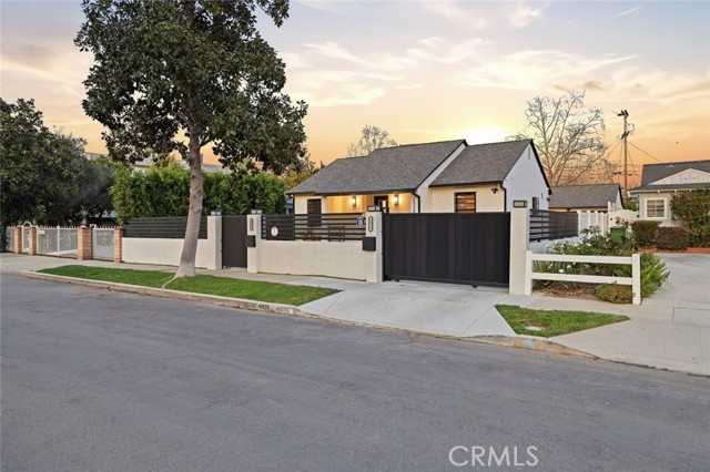 Detail Gallery Image 4 of 64 For 4926 Greenbush Ave, Sherman Oaks,  CA 91423 - – Beds | – Baths