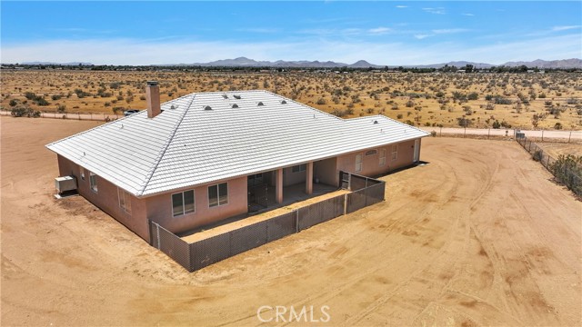 21777 Poppy Road, Apple Valley CA: https://media.crmls.org/medias/41f9e4a5-75b2-4719-8eec-a232c53145e2.jpg