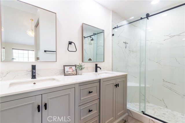 1033 S Dewcrest Drive, Anaheim CA: https://media.crmls.org/medias/41fa4def-0586-4b69-b0ac-3ff755206fa9.jpg