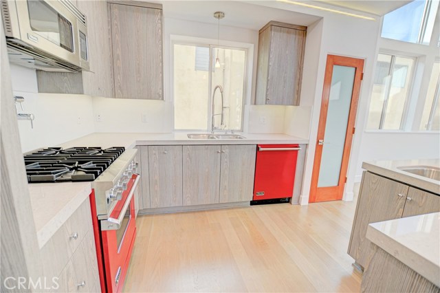 OPEN KITCHEN