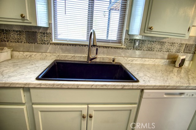 6367 Split Rock Avenue, 29 Palms CA: https://media.crmls.org/medias/41fa6a94-2612-41a2-844b-0b82709092c6.jpg