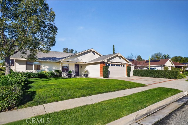 Detail Gallery Image 4 of 73 For 17 Pinewood Ave, Oak Park,  CA 91377 - 4 Beds | 2 Baths