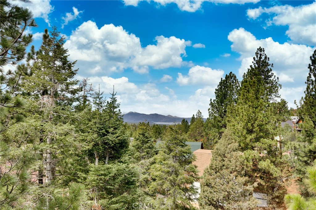 https://media.crmls.org/medias/41fc69b5-2016-4779-8262-10135c843bd7.jpg?preset=X-Large