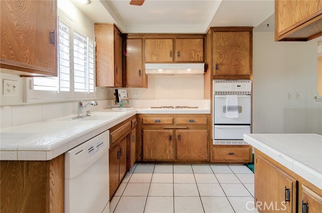 1924 W Secrest Way, Santa Ana CA: https://media.crmls.org/medias/41fc7590-4dd0-4b02-94d1-5f78fb65040a.jpg