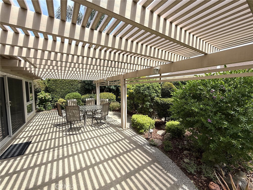 https://media.crmls.org/medias/41fc7e24-57bc-419d-a5e2-8cc48ca4aebf.jpg?preset=X-Large