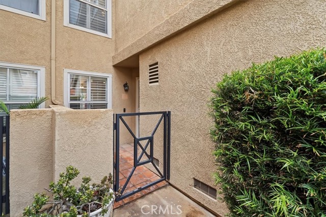Detail Gallery Image 4 of 33 For 1101 Portofino Ct #103,  Corona,  CA 92881 - 3 Beds | 2/1 Baths