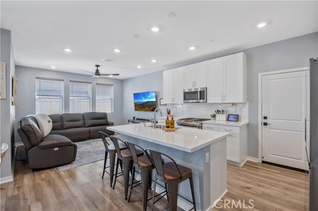 Detail Gallery Image 5 of 47 For 4074 Shada Ln, Corona,  CA 92883 - 4 Beds | 3 Baths
