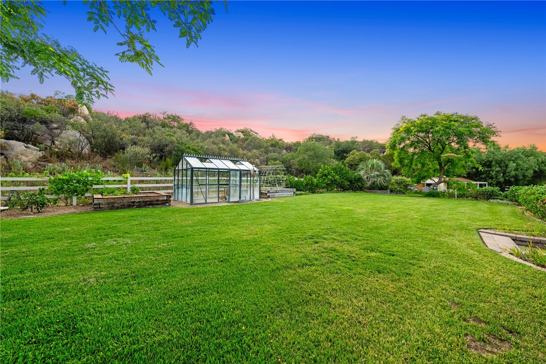 Detail Gallery Image 44 of 65 For 42125 Hacienda Dr, Murrieta,  CA 92562 - 3 Beds | 3 Baths