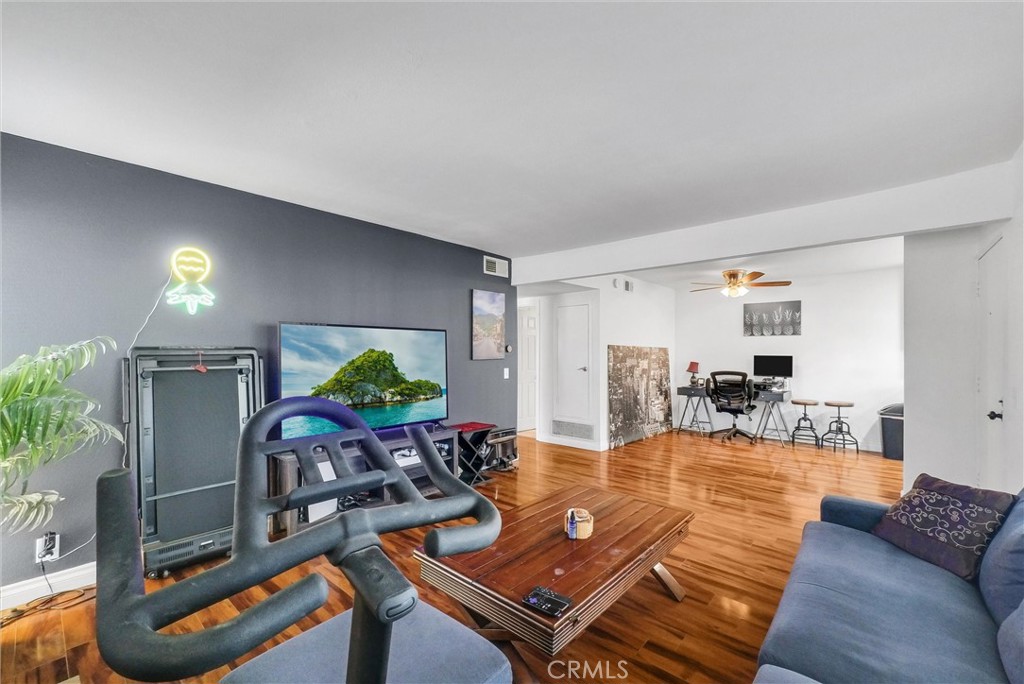 MLS #OC25162222 img 2